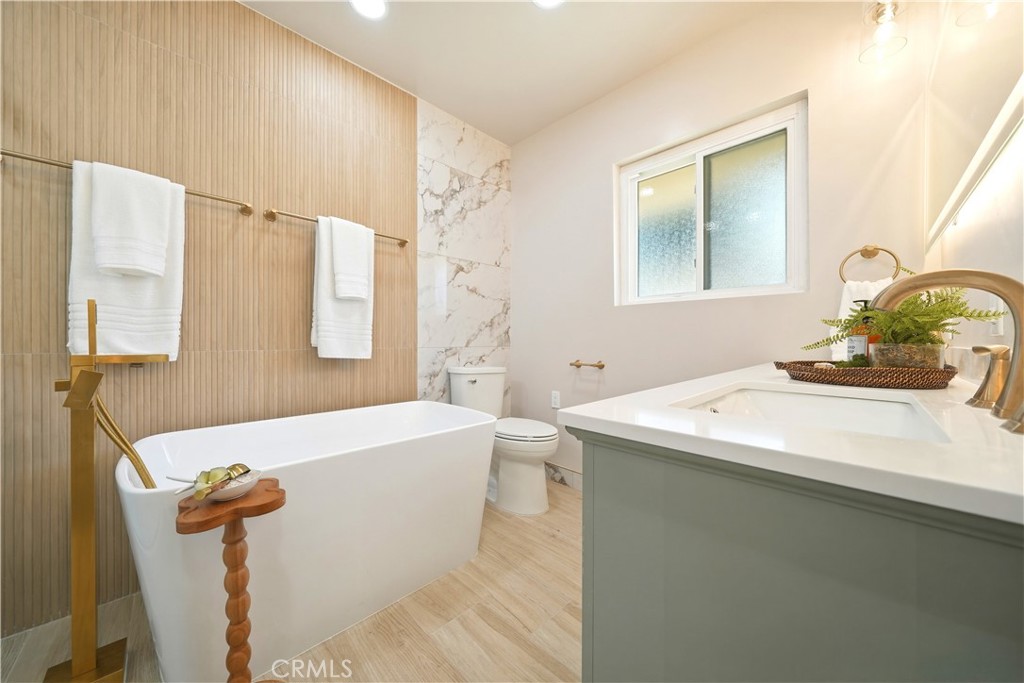 https://media.crmls.org/medias/7efb7125-7113-41d1-8379-8847379da96a.jpg?preset=X-Large