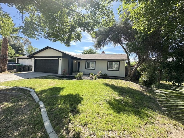 Detail Gallery Image 2 of 37 For 1161 Blue Ridge Ln, Colton,  CA 92324 - 3 Beds | 2 Baths