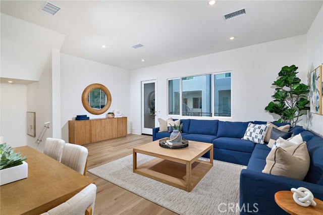 Detail Gallery Image 4 of 33 For 7251 Aura Cir, Huntington Beach,  CA 92647 - 4 Beds | 3/1 Baths