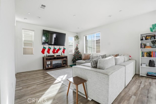 Detail Gallery Image 6 of 52 For 556 Enzo St, Lake Elsinore,  CA 92530 - 3 Beds | 2/1 Baths