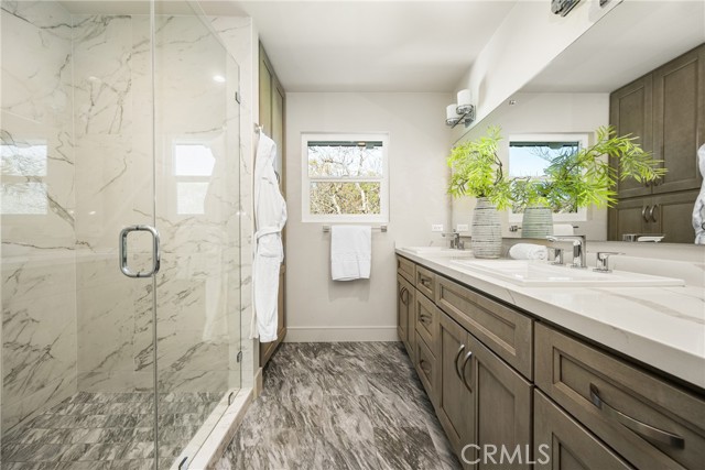 11 Thunder Trail, Irvine CA: https://media.crmls.org/medias/7efe198a-165b-4691-9c89-61583bfc72b2.jpg