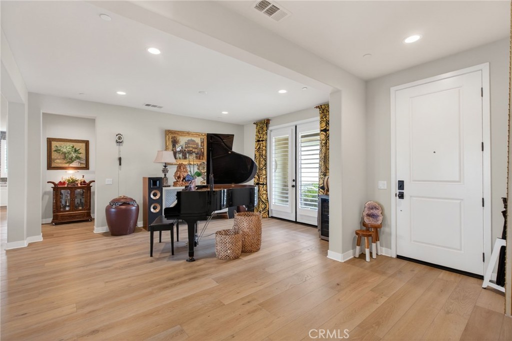 https://media.crmls.org/medias/7eff3562-b03a-4850-944a-edab4434d677.jpg?preset=X-Large