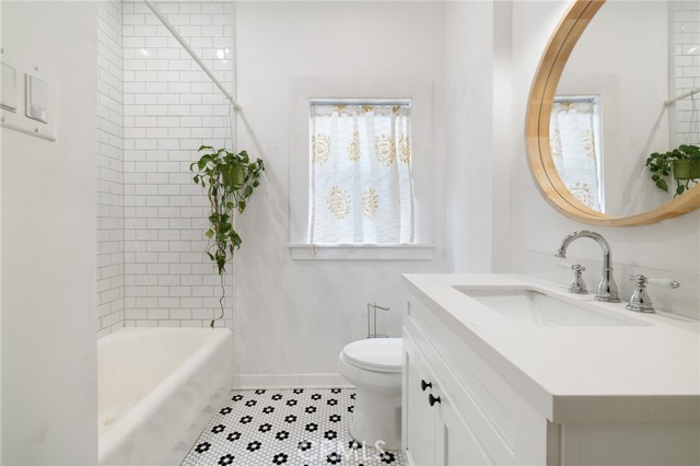 Detail Gallery Image 21 of 39 For 211 S Berendo St #3,  Los Angeles,  CA 90004 - 1 Beds | 1 Baths