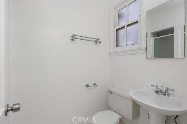 Detail Gallery Image 14 of 19 For 10372 Ashton Ave, Los Angeles,  CA 90024 - 2 Beds | 4 Baths