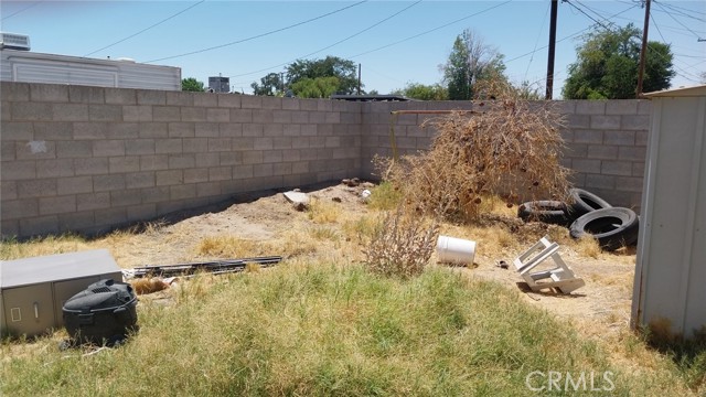 982 E Barnard Street, Blythe CA: https://media.crmls.org/medias/7f00b893-c06e-4be4-bca1-6be404f1a8b7.jpg