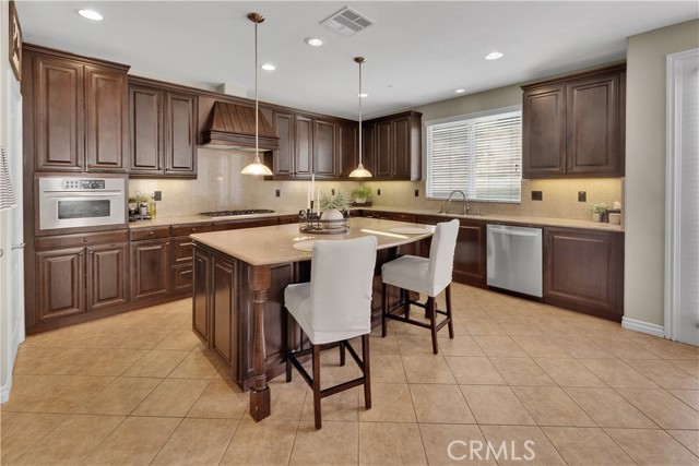 14668 Stageline Lane, Fontana CA: https://media.crmls.org/medias/7f00c9bb-1e93-41d4-b41c-c4415ea0dad3.jpg