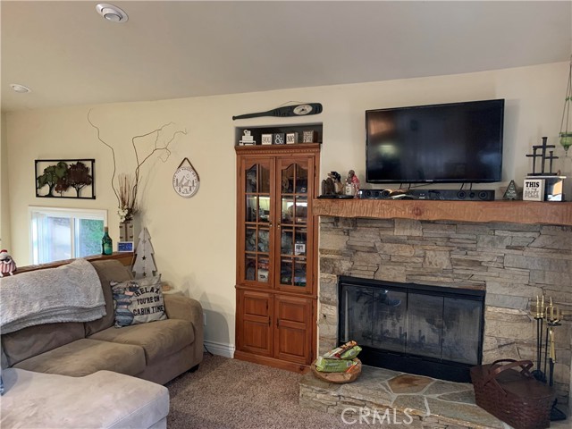 Detail Gallery Image 5 of 19 For 23776 Lakeview Dr, Crestline,  CA 92325 - 2 Beds | 1 Baths