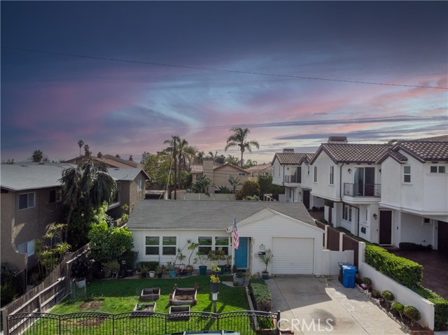 2206 Gates Avenue, Redondo Beach, California 90278, 2 Bedrooms Bedrooms, ,1 BathroomBathrooms,Residential,Sold,Gates,SB23005869