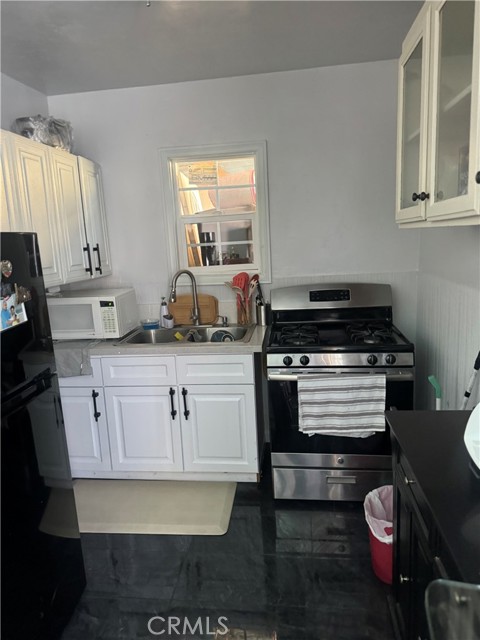 Detail Gallery Image 8 of 48 For 404 Poinsettia, Compton,  CA 90221 - 3 Beds | 2 Baths