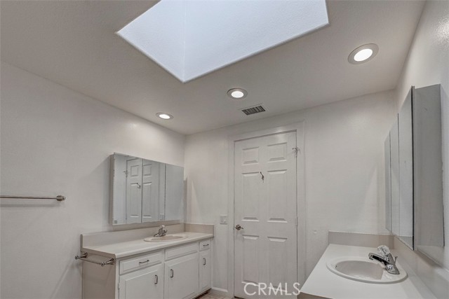 241 Calle Aragon, Laguna Woods CA: https://media.crmls.org/medias/7f01c4f9-6981-4f2f-9337-ad449daaec98.jpg