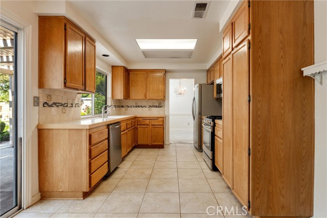 Detail Gallery Image 13 of 32 For 3229 Quarry Rd, Palmdale,  CA 93550 - 5 Beds | 3 Baths