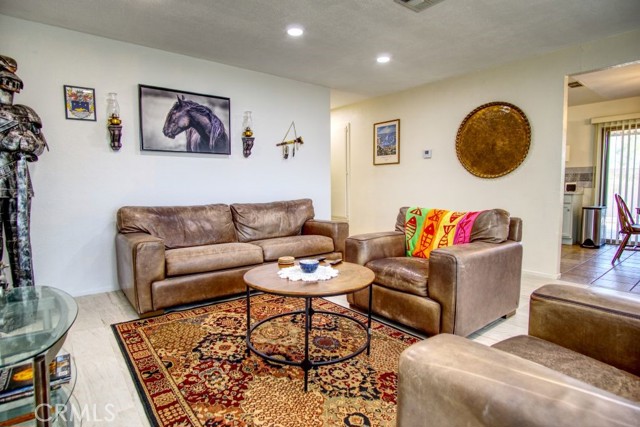 6367 Split Rock Avenue, 29 Palms CA: https://media.crmls.org/medias/7f029959-2aef-4bb0-8888-12b75de627ac.jpg