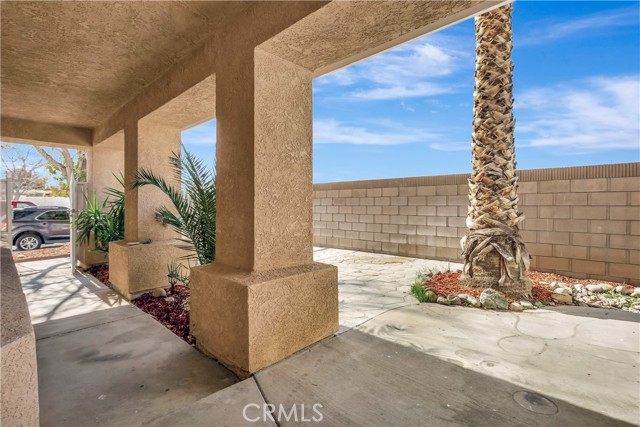 Detail Gallery Image 4 of 44 For 2031 Thomas Dr, Lancaster,  CA 93535 - 5 Beds | 2 Baths