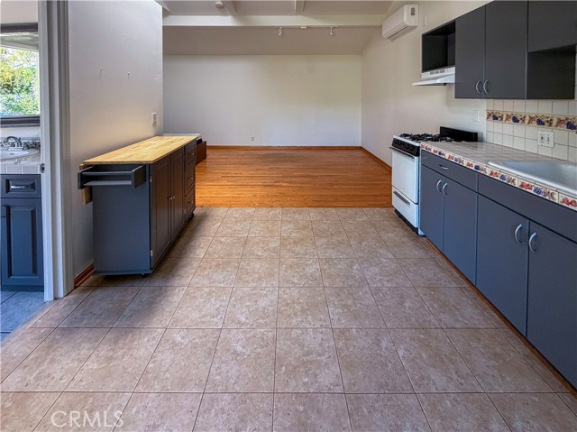 Detail Gallery Image 2 of 13 For 13459 Erwin St, Valley Glen,  CA 91401 - 0 Beds | 1 Baths