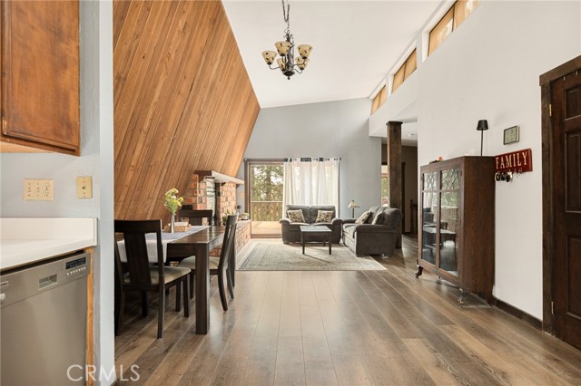 Detail Gallery Image 5 of 39 For 30941 Glen Oak, Running Springs,  CA 92382 - 3 Beds | 2 Baths