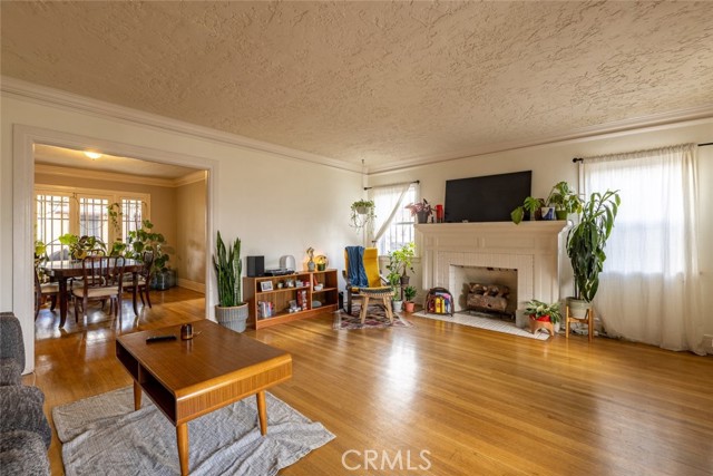 Detail Gallery Image 7 of 39 For 1324 N Kenmore Ave, Los Angeles,  CA 90027 - 4 Beds | 2 Baths