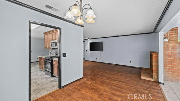 Detail Gallery Image 8 of 36 For 4665 La Paz Ln, Riverside,  CA 92501 - 4 Beds | 2 Baths