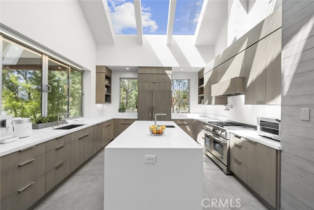 Detail Gallery Image 13 of 53 For 18177 Knoll Hill, Granada Hills,  CA 91344 - 4 Beds | 4/1 Baths