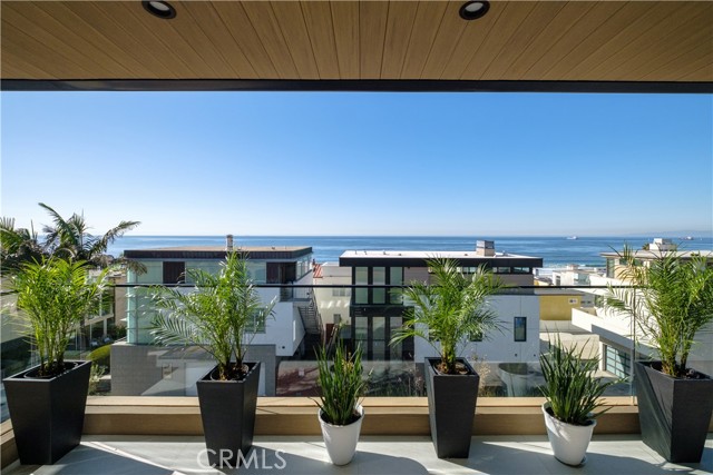 Detail Gallery Image 10 of 64 For 3004 Manhattan Ave, Manhattan Beach,  CA 90266 - 5 Beds | 5/1 Baths