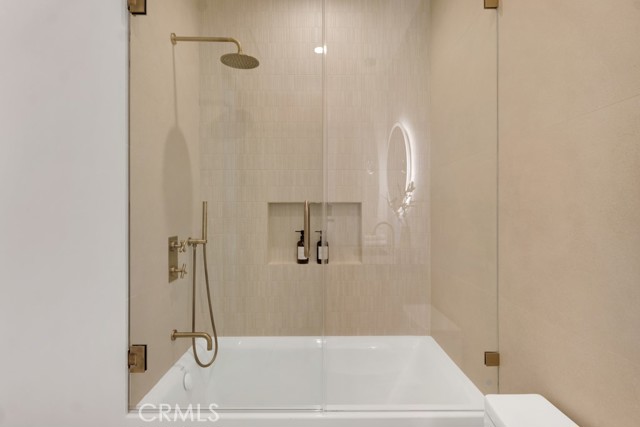 Detail Gallery Image 29 of 62 For 13024 Bloomfield St, Studio City,  CA 91604 - 6 Beds | 6/1 Baths