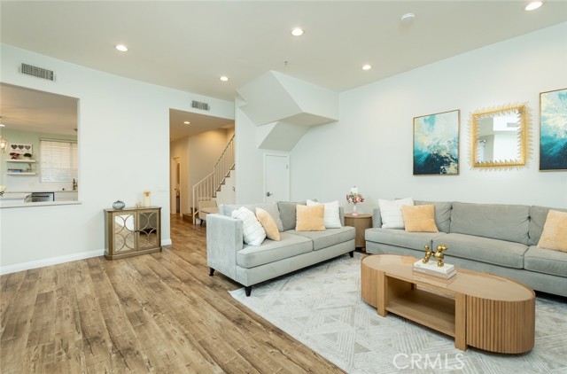 Detail Gallery Image 18 of 43 For 3960 Pennsylvania Ave #107,  La Crescenta,  CA 91214 - 3 Beds | 2/1 Baths