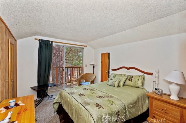 Detail Gallery Image 5 of 10 For 370 Victoria Ln, Sugarloaf,  CA 92386 - 3 Beds | 1 Baths