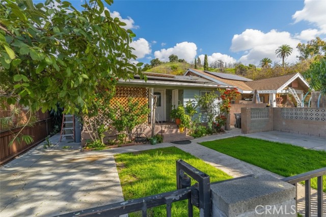 Detail Gallery Image 2 of 38 For 3224 Griffin, Los Angeles,  CA 90031 - 5 Beds | 2 Baths