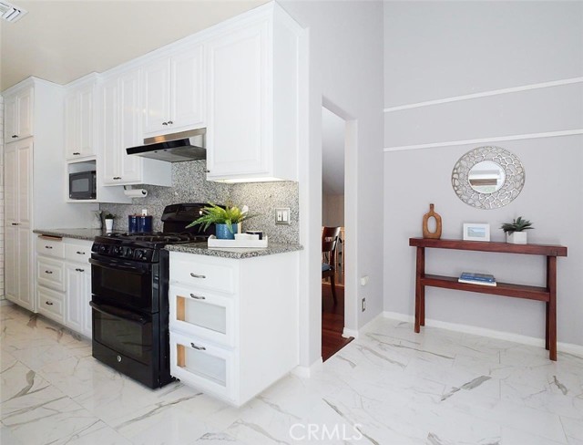 Detail Gallery Image 12 of 35 For 29422 Indian Valley Rd, Rolling Hills Estates,  CA 90275 - 4 Beds | 2/1 Baths