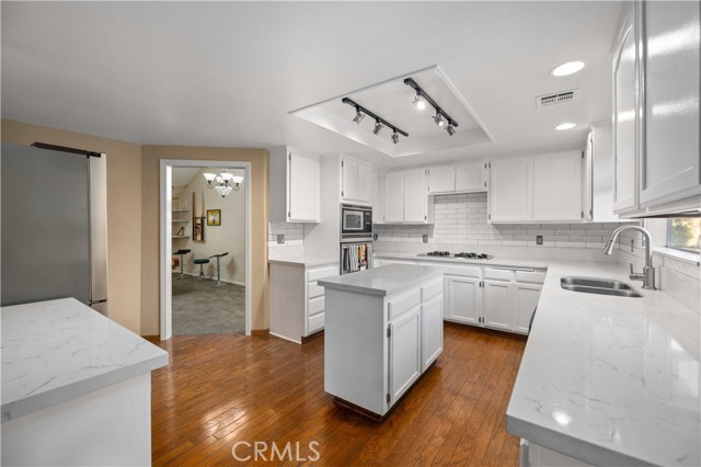 Detail Gallery Image 15 of 56 For 5704 Bulford Pl, Lancaster,  CA 93536 - 3 Beds | 2/1 Baths