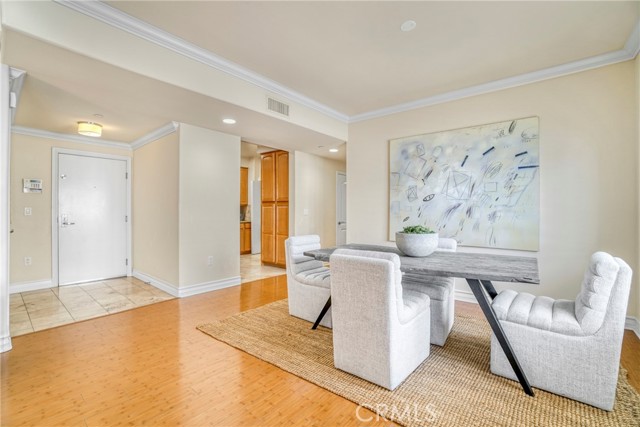 Detail Gallery Image 7 of 38 For 11923 Darlington Ave #302,  Los Angeles,  CA 90049 - 3 Beds | 3 Baths