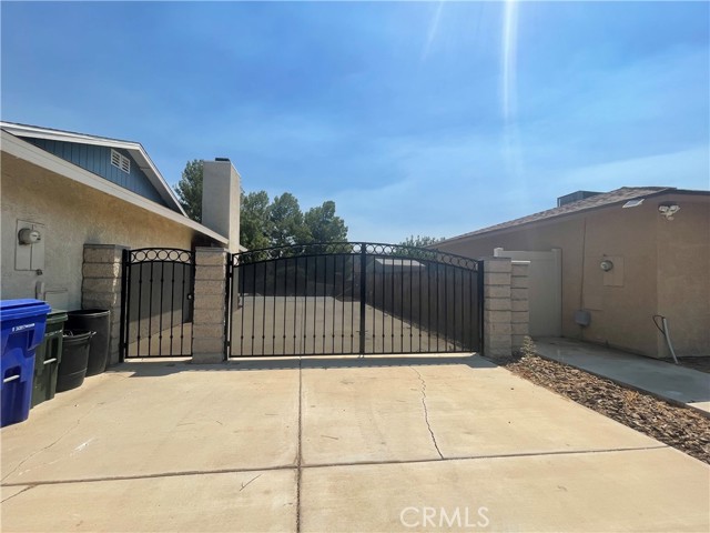 Detail Gallery Image 3 of 46 For 13405 Applewood Rd, Apple Valley,  CA 92308 - 3 Beds | 2 Baths