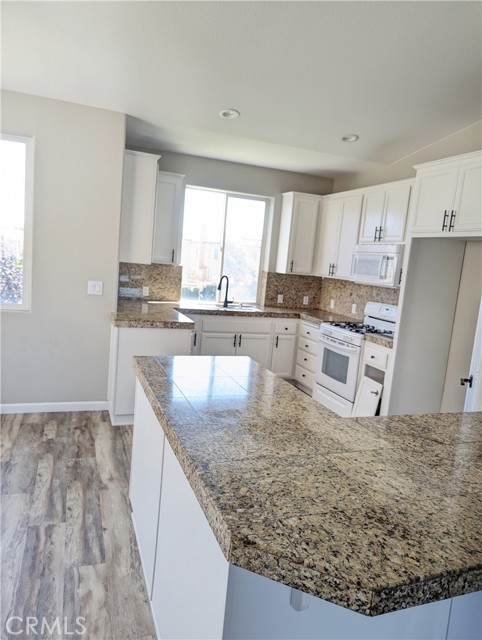 808 Damask Court, Santa Maria CA: https://media.crmls.org/medias/7f0abd98-6cae-4a72-96a6-07871e3faac0.jpg