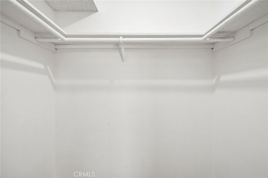https://media.crmls.org/medias/7f0b44bb-e07b-4fde-b13c-88a3cf734c88.jpg?preset=X-Large
