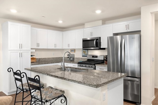 Detail Gallery Image 13 of 41 For 7155 Citrus Ave #302,  Fontana,  CA 92336 - 3 Beds | 2/1 Baths