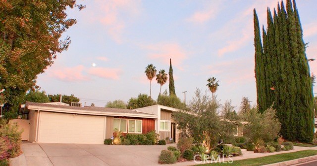 Detail Gallery Image 25 of 25 For 4820 Abbeyville, Woodland Hills,  CA 91364 - 4 Beds | 4 Baths