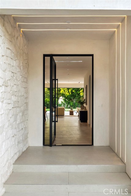 17827 Miranda Street, Encino CA: https://media.crmls.org/medias/7f0c5f2b-756b-42a5-af2a-3d0fe8ea491e.jpg