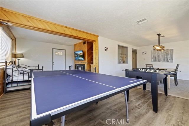 39325 Lodge Road, Fawnskin CA: https://media.crmls.org/medias/7f0c71d2-972c-4e2d-a5e5-4ce50d5bd4db.jpg