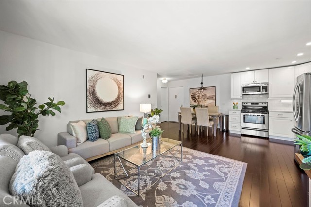 Detail Gallery Image 3 of 33 For 5860 Benner St #203,  Los Angeles,  CA 90042 - 2 Beds | 2 Baths