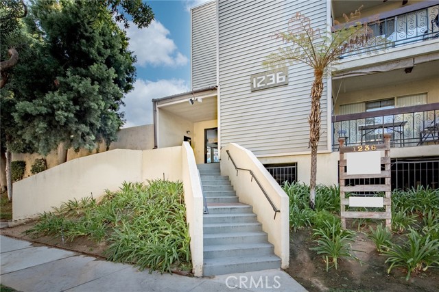 Detail Gallery Image 2 of 29 For 1236 N Columbus Ave #12,  Glendale,  CA 91202 - 2 Beds | 2 Baths