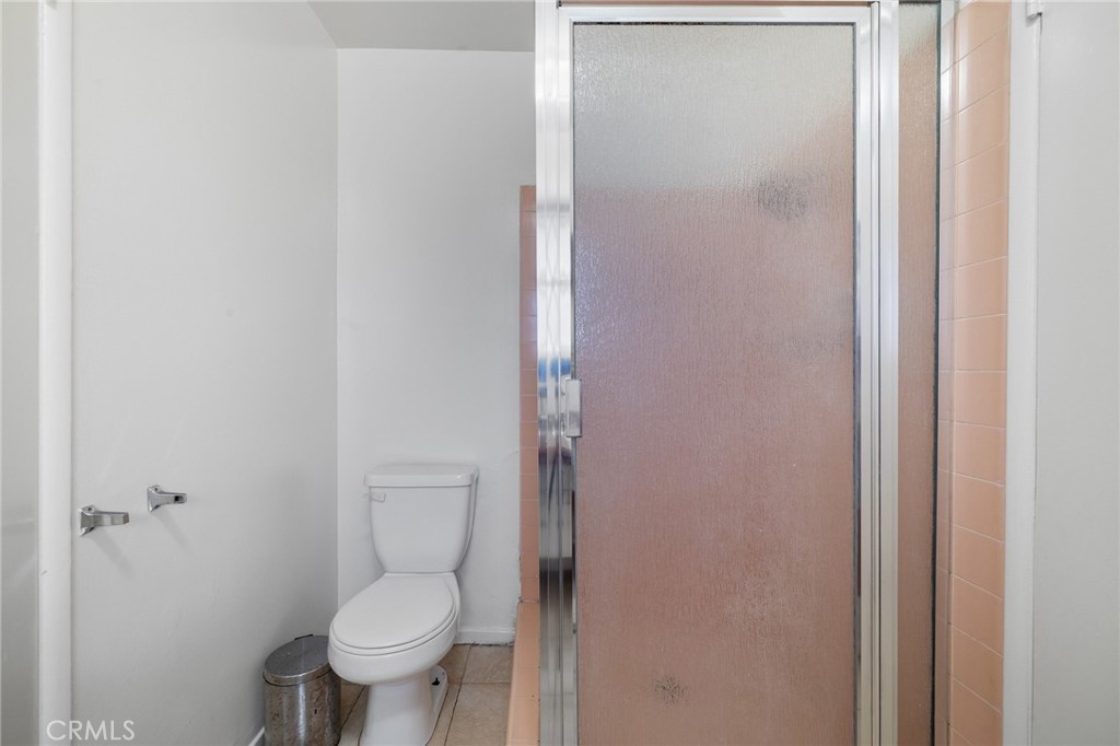 https://media.crmls.org/medias/7f0edde7-28ad-490d-80de-eaec74689042.jpg?preset=X-Large
