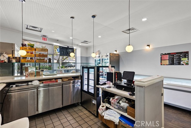5466 Wilshire Boulevard, Los Angeles CA: https://media.crmls.org/medias/7f0facf7-c063-4e85-8f91-9bdae7e8d6e0.jpg