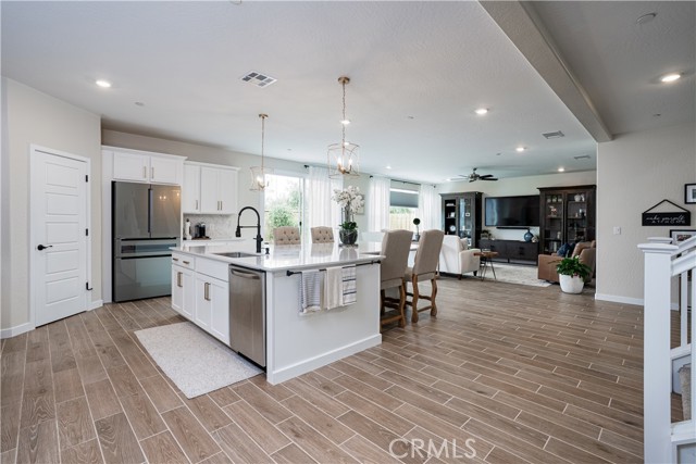 Detail Gallery Image 28 of 32 For 1093 Traverse Dr, Madera,  CA 93636 - 4 Beds | 3/1 Baths