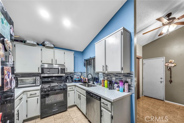 1137 Express Circle, Colton CA: https://media.crmls.org/medias/7f10cca3-013e-421b-a8f3-e9ebc99a025c.jpg