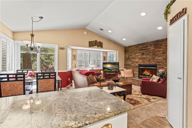 Detail Gallery Image 11 of 33 For 809 E Victoria Ct, Lake Arrowhead,  CA 92352 - 2 Beds | 1/1 Baths