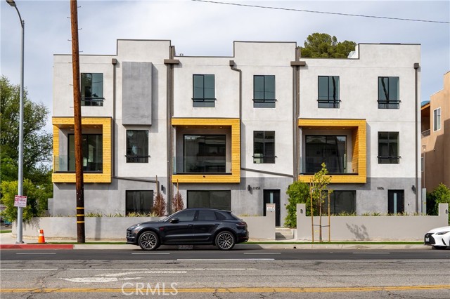 11860 W Flower, Valley Village CA: https://media.crmls.org/medias/7f119bc3-fd4c-491f-b643-ad0623032313.jpg