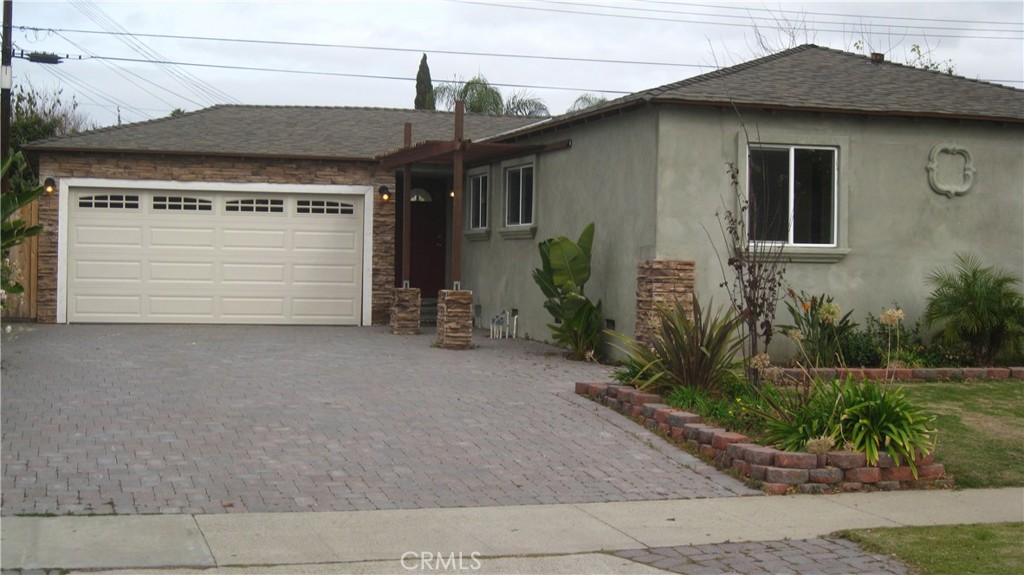 3747 E Roberta Avenue