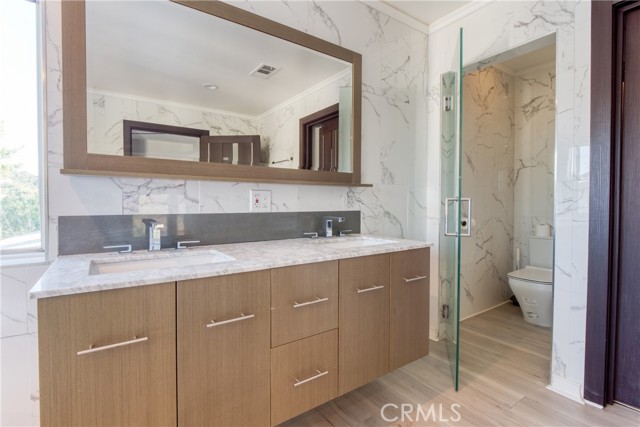 Detail Gallery Image 38 of 52 For 7796 Skyhill Drive, Los Angeles,  CA 90068 - 5 Beds | 3 Baths