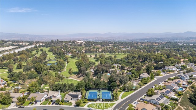 24302 Vista Ridge Drive, Valencia CA: https://media.crmls.org/medias/7f125936-fdac-494f-b6d5-fd775d7fdd3b.jpg