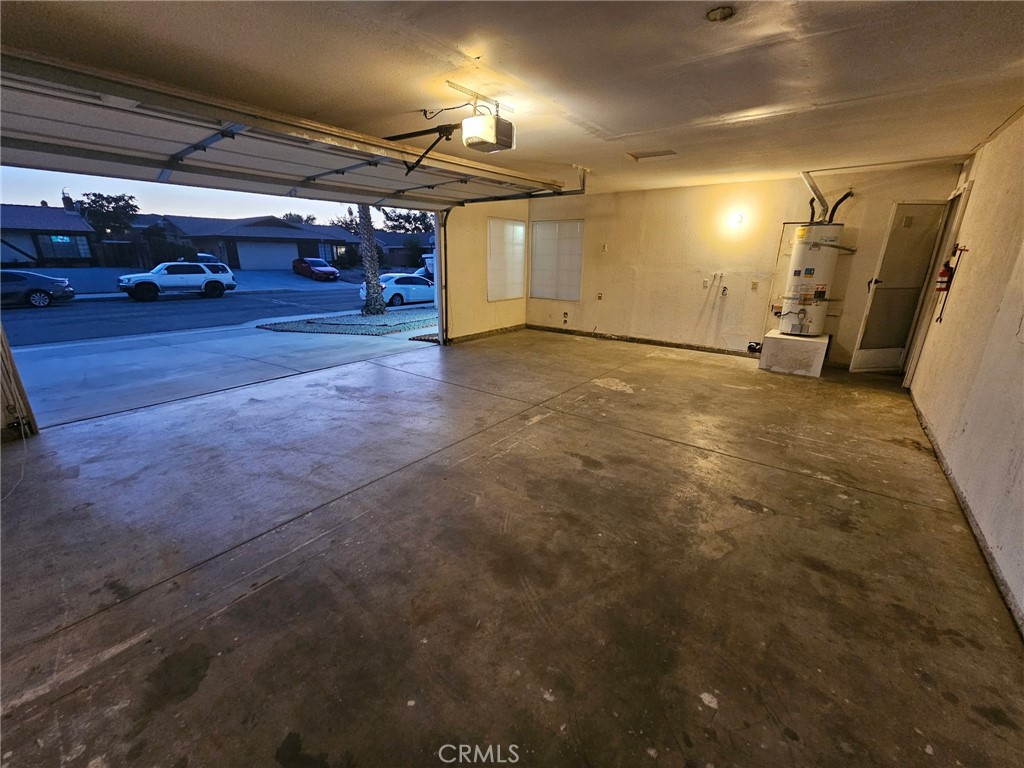 https://media.crmls.org/medias/7f12aa00-c4e6-4a30-be69-dbb728a7c0c3.jpg?preset=X-Large