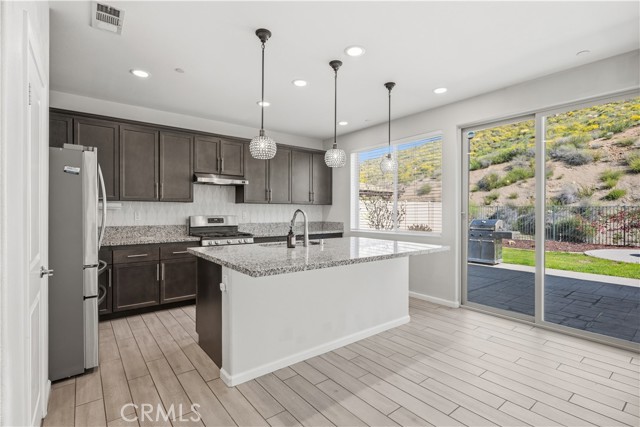 Detail Gallery Image 9 of 42 For 24526 Snapdragon Way, Lake Elsinore,  CA 92532 - 4 Beds | 3 Baths